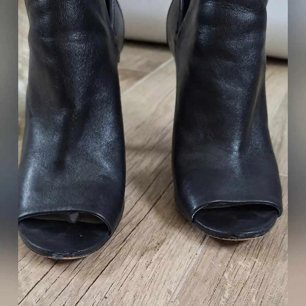 Vince Camuto Black Leather Peep-Toe Ankle Bootie Heels Sz.9.5